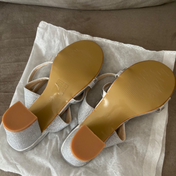 SHEIN WOMEN'S SILVER HEELS HOLIDAY PARTY SIZE 6.5 - Picture 4 of 4